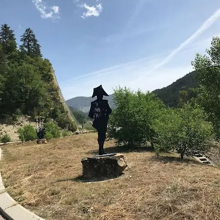Сasa de vacaciones La Maison Des Pins *
